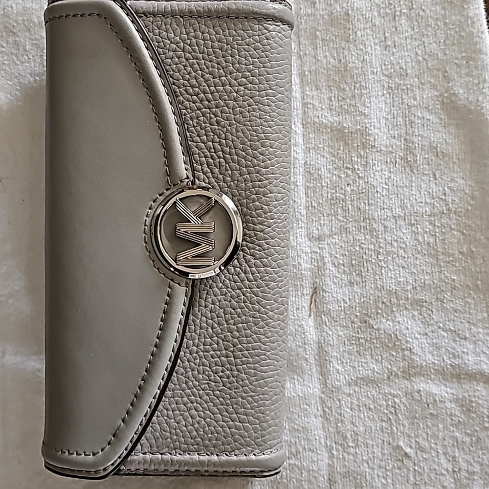 Handbag - Picture 2 of 3